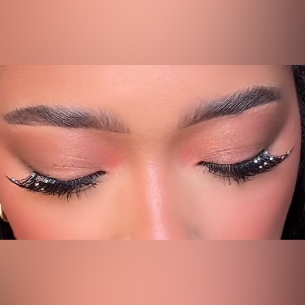 GUCCI ✨ Limited Edition ✨ FALSE LASHES adorned w/ Crystals (Gucci Glue included) - Picture 8 of 10